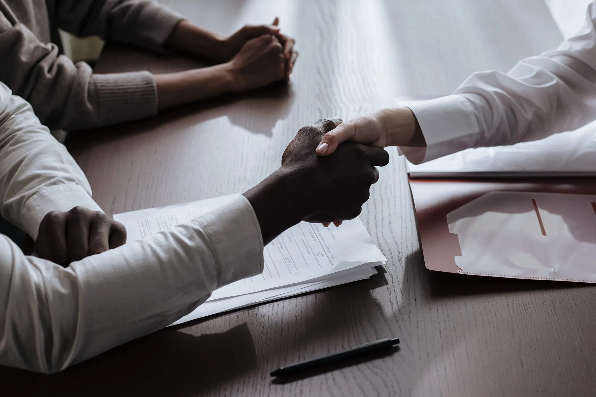 Tradução certificada de Contrato de trabalho para autoridades do Reino Unido