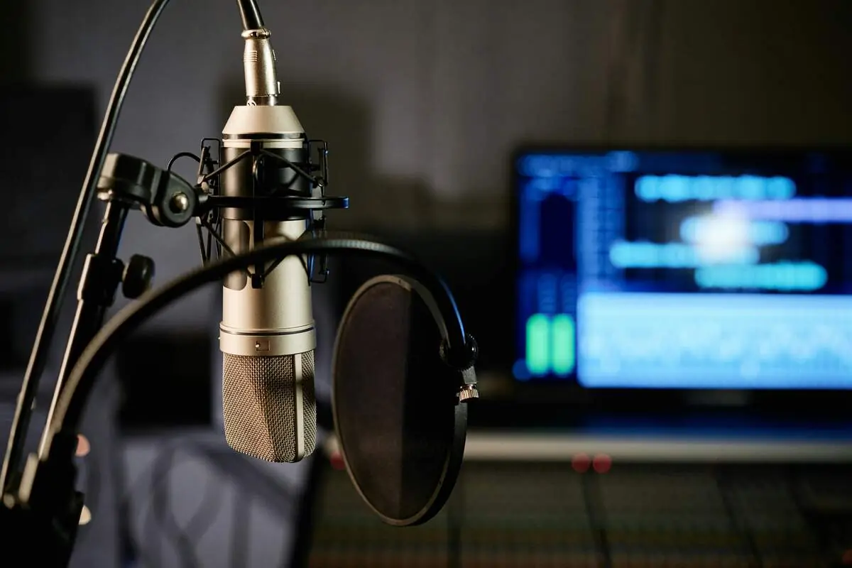 Multilingual Voice-Over & Dubbing